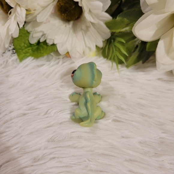 2/$10 Littlest Pet Shop LPS #29 Green Iguana Lizard Brown Eyes 2004 Hasbro - Picture 7 of 10